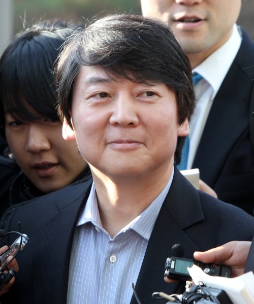 안철수 기업인, 교수 출생 1962년 2월 26일 (부산광역시)소속 서울대학교 융합과학기술대학원 (원장), 안철수연구소 (이사회의장, CLO)