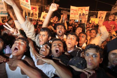 <YONHAP PHOTO-0400> Anti-government protesters react as they celebrate the signing by Yemen's President Ali Abdullah Saleh of a deal to step down in Sanaa November 23, 2011. Saleh signed a deal on Wednesday under which he stepped down from 33 years in power and 10 months of protests against his rule that have brought the country to the edge of civil war. REUTERS/Khaled Abdullah (YEMEN - Tags: POLITICS CIVIL UNREST)/2011-11-24 05:55:52/ <저작권자 ⓒ 1980-2011 ㈜연합뉴스. 무단 전재 재배포 금지.>\r\n<YONHAP PHOTO-0400> Anti-government protesters react as they celebrate the signing by Yemen's President Ali Abdullah Saleh of a deal to step down in Sanaa November 23, 2011. Saleh signed a deal on Wednesday under which he stepped down from 33 years in power and 10 months of protests against his rule that have brought the country to the edge of civil war. REUTERS/Khaled Abdullah (YEMEN - Tags: POLITICS CIVIL UNREST)/2011-11-24 05:55:52/ <저작권자 ⓒ 1980-2011 ㈜연합뉴스. 무단 전재 재배포 금지.>
