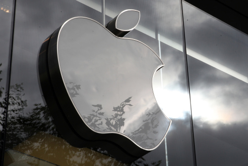 The light of the Apple Inc. logo is turned off outside the company's store in Frankfurt, Germany, on Thursday, Oct. 6, 2011. (Bloomberg)