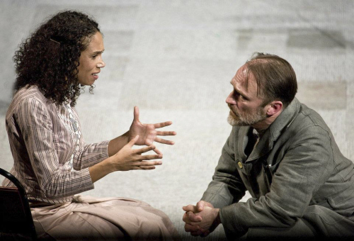 Vinette Robinson and Michael Gould perform in "Hamlet’’ by William Shakespeare at the Young Vic theater in London in this undated photo released to the press on Nov. 11, 2011. (Bloomberg)