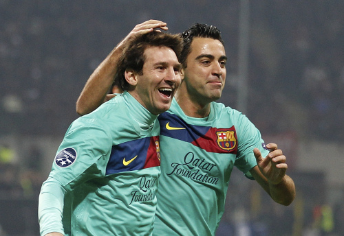 <YONHAP PHOTO-0518> Barcelona forward Lionel Messi, of Argentina, left, celebrates with teammates midfielder Xavi Hernandez after an own goal of AC Milan midfielder Mark Van Bommel, during a Champions League, Group H soccer match between AC Milan and Barcelona at the San Siro stadium in Milan, Italy, Wednesday, Nov.23, 2011. (AP Photo/Luca Bruno)/2011-11-24 06:07:50/ <저작권자 ⓒ 1980-2011 ㈜연합뉴스. 무단 전재 재배포 금지.>
Barcelona forward Lionel Messi, of Argentina (left) celebrates with midfielder Xavi Hernandez after an own goal of AC Milan midfielder Mark Van Bommel, during a Champions League, Group H soccer match between AC Milan and Barcelona at the San Siro stadium in Milan on Wednesday.  AP-Yonhap News