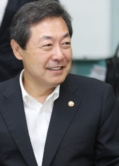 맹형규 정무직공무원, 전 국회의원 행정안전부 (장관)