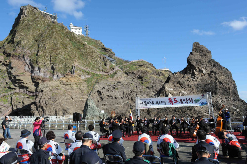 (Yonhap News)
Plan to install sea wall, tourist facilities draws protest from Japan