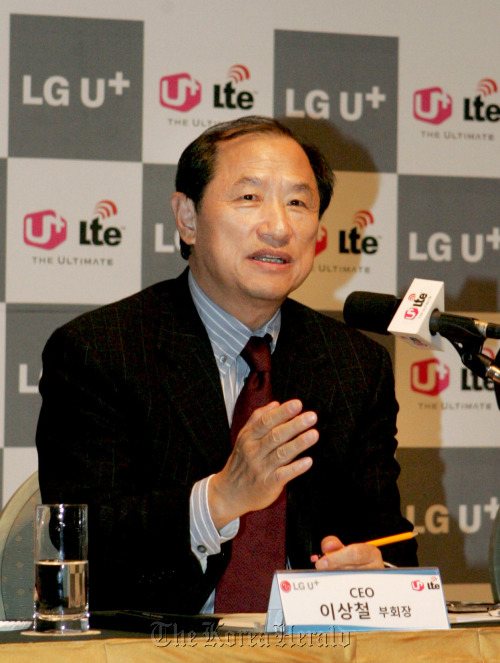 LG Uplus CEO Lee Sang-chul speaks during a news conference at the Ramada Plaza Jeju Hotel on Friday.  LG Uplus