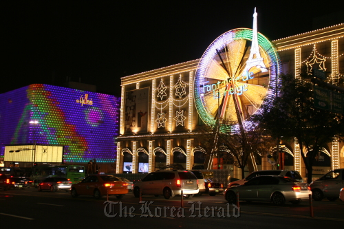 Galleria Department Store lit up for winter Gangnam District Office