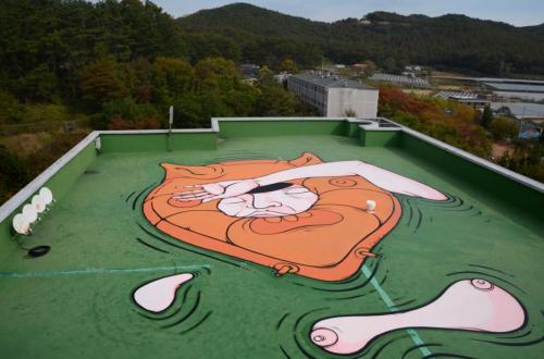 One of Santiago Morilla’s murals is pictured on the roof of Gyeonggi Creation Center, Ansan. (GCC)