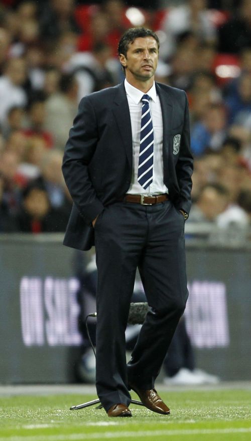<YONHAP PHOTO-1534> (FILES) This picture taken on September 6, 2011 shows Welsh manager Gary Speed watching his team play against England in their 2012 Group G Euro Qualifier football match at Wembley stadium in London. Wales manager Gary Speed died on November 27, 2011 aged 42. AFP PHOTO/IAN KINGTON NOT FOR MARKETING OR ADVERTISING USE/RESTRICTED TO EDITORIAL USE /2011-11-27 22:44:13/ <저작권자 ⓒ 1980-2011 ㈜연합뉴스. 무단 전재 재배포 금지.>
Welsh manager Gary Speed
AFP-Yonhap News