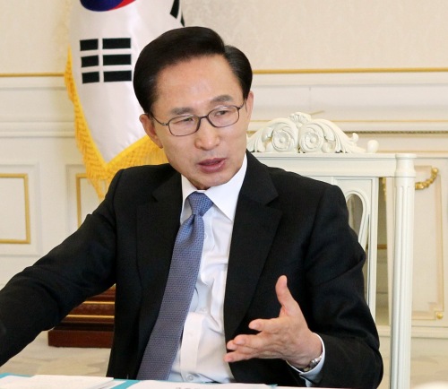 President Lee Myoeng-bak