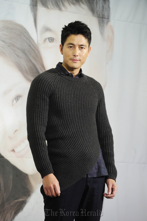 탤런트 정우성이 30일 오후 서울 서초구 서울팔레스호텔 그랜드볼룸에서 열린 JTBC 개국 특집 월화 드라마 ‘빠담빠담-그와 그녀의 심장박동소리 제작발표회에서 포토타임을 가지고 있다. 박해묵 기자/mook@heraldm.com
Actor Jung Woo-sung attends jTBC’s “Padam Padam” press conference at the Seoul Palace Hotel in Seoul Wednesday. Park Hae-mook/The Korea Herald
Actor Jung Woo-sung attends jTBC’s “Padam Padam” press conference at the Seoul Palace Hotel in Seoul Wednesday. Park Hae-mook/The Korea Herald