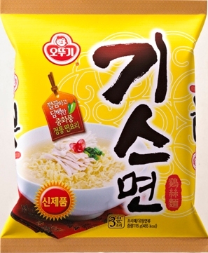 오뚜기 기스면’이 불티나게 팔리고 있다. 오뚜기는 지난 10일 출시한 이후 30일까지 20일동안 600만개 이상이 팔렸다고 1일 밝혔다. 시간으로 환산하면 1초에 3.5개가 팔리는 셈이다. 오뚜기는 웰빙 유탕면 개발 위해 3년 전부터 개발을 시작해 깔끔개운한 청양초 맑은 라면 ‘기스면’으로 선보였다.
