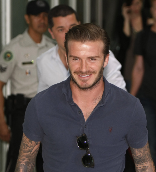 <YONHAP PHOTO-1932> British soccer player David Beckham of the Los Angeles Galaxy smiles upon arrival at the Ninoy Aquino International Airport at suburban Pasay city south of Manila, Philippines Thursday Dec.1, 2011. Beckham and the LA Galaxy team are here for a friendly soccer match with the Philippine team known as the Azkals. (AP Photo/Bullit Marquez)/2011-12-01 17:08:13/ <저작권자 ⓒ 1980-2011 ㈜연합뉴스. 무단 전재 재배포 금지.>
David Beckham.
AP-Yonhap News