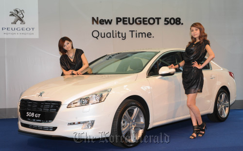 Models showcase the new Peugeot 508 GT, one of the French carmaker’s best-selling models, in Seoul. Korea was the first Asian country to launch the premium sedan.  Hanbul Motors Corp.