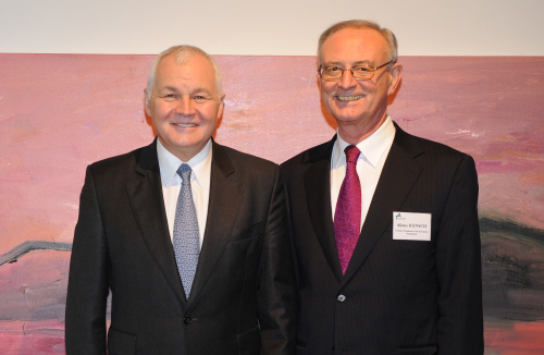 Former president of the European Parliament Klaus Hansch (right) and former Polish Prime Minister Jan Krzysztof Bielecki after speaking at the Asan Institute in Seoul on Thursday. (Lee Sang-sub/The Korea Herald)