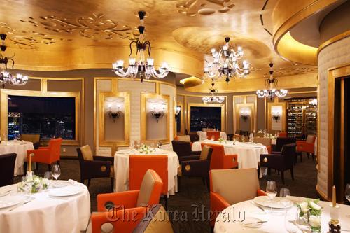 Interior of Pierre Gagnaire a Seoul    Courtesy of Ate Media