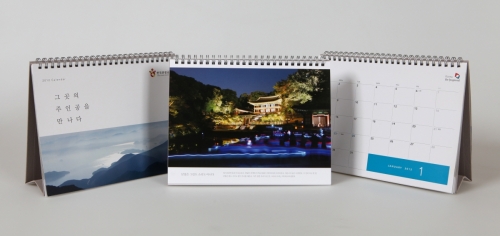 Images of the free 2012 calendar offered to foreign residents  (KTO)