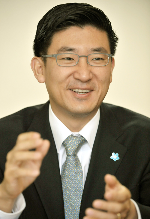 Rep. Kim Se-yeon, a Busan-based lawmaker and youngest member of the parliament, speaks during an interview. (Yang Dong-chul/The Korea Herald)