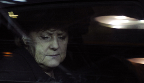 <YONHAP PHOTO-0273> Germany Federal Chancellor Angela Merkel is seen trough a car window as she arrives for an informal dinner gathering European Union (EU) heads of State or government on the eve of an European Union summit at the EU headquarters on December 8, 2011 in Brussels. AFP PHOTO / ERIC FEFERBERG /2011-12-09 05:50:43/ <저작권자 ⓒ 1980-2011 ㈜연합뉴스. 무단 전재 재배포 금지.>\r\n<YONHAP PHOTO-0273> Germany Federal Chancellor Angela Merkel is seen trough a car window as she arrives for an informal dinner gathering European Union (EU) heads of State or government on the eve of an European Union summit at the EU headquarters on December 8, 2011 in Brussels. AFP PHOTO / ERIC FEFERBERG /2011-12-09 05:50:43/ <저작권자 ⓒ 1980-2011 ㈜연합뉴스. 무단 전재 재배포 금지.>