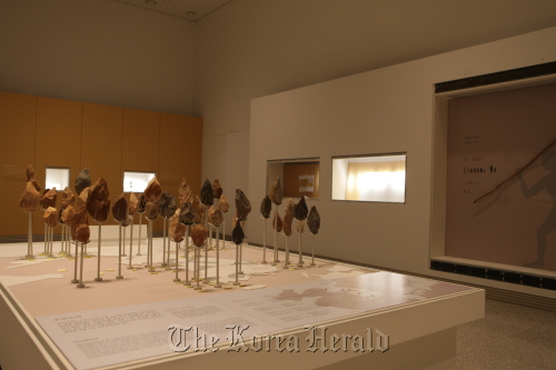 The newly renovated Neolithic and Paleolithic period galleries of the National Museum of Korea. The National Museum of Korea
The newly renovated Neolithic and Paleolithic period galleries of the National Museum of Korea. The National Museum of Korea