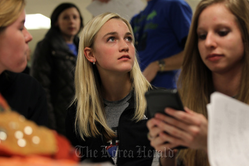 Shepard High School’s Shea Schaaf (center) prepares for a Mathletes competition at Oak Lawn Community High School in Oak Lawn, Illinois, Dec. 7.     Chicago Tribune/MCT
Shepard High School’s Shea Schaaf (center) prepares for a Mathletes competition at Oak Lawn Community High School in Oak Lawn, Illinois, Dec. 7.     Chicago Tribune/MCT