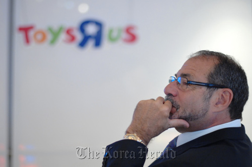Toys “R” Us U.S. President Neil Friedman at the company’s Times Square store.    The Record/MCT
Toys “R” Us U.S. President Neil Friedman at the company’s Times Square store.    The Record/MCT