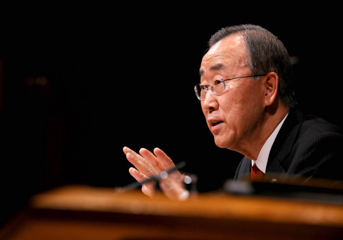 <YONHAP PHOTO-0304> (111214) -- NEW YORK, Dec. 14, 2011 (Xinhua) -- UN Secretary-General Ban Ki-moon speaks at the year-end press conference at the UN headquarters in New York, the United States, Dec. 14, 2011. Ban Ki-moon on Wednesday said a stronger United Nations was needed in response to global challenges as food crisis, climate change and nuclear proliferation. (Xinhua/Shen Hong)/2011-12-15 07:35:25/ <저작권자 ⓒ 1980-2011 ㈜연합뉴스. 무단 전재 재배포 금지.>
U.N. Secretary-General Ban Ki-moon speaks at the UN headquarters in New York on Wednesday. Xinhua-Yohap News