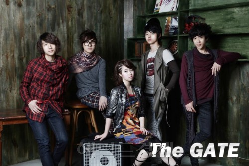 더 게이트 (The Gate) 가수 멤버 정선아(리더, 보컬), 이진명(건반, 보컬), 박우빈(드럼), 엄태환(베이스), 김세영(기타, 보컬)