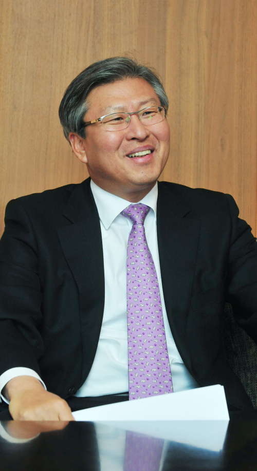 강병직 더 클레식 사장 인터뷰. 박현구 기자phko@heraldm.com 2011.12.09\r\n강병직 더 클레식 사장 인터뷰. 박현구 기자phko@heraldm.com 2011.12.09