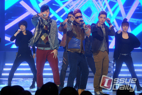 M.I.B 가수 멤버 5Zic(리더), KangNam(보컬), SIMS(랩), Cream(랩)