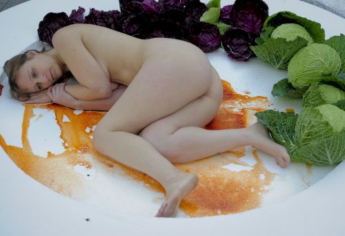 <YONHAP PHOTO-1952> An activist of the animal-rights group "AnimaNaturalis" lays down naked on a giant plate of food during a performance to denounce the consumption of meat on December 15, 2011 in the center of Barcelona. AFP PHOTO / JOSEP LAGO /2011-12-15 21:28:18/ <저작권자 ⓒ 1980-2011 ㈜연합뉴스. 무단 전재 재배포 금지.>\r\n<YONHAP PHOTO-1952> An activist of the animal-rights group "AnimaNaturalis" lays down naked on a giant plate of food during a performance to denounce the consumption of meat on December 15, 2011 in the center of Barcelona. AFP PHOTO / JOSEP LAGO /2011-12-15 21:28:18/ <저작권자 ⓒ 1980-2011 ㈜연합뉴스. 무단 전재 재배포 금지.>