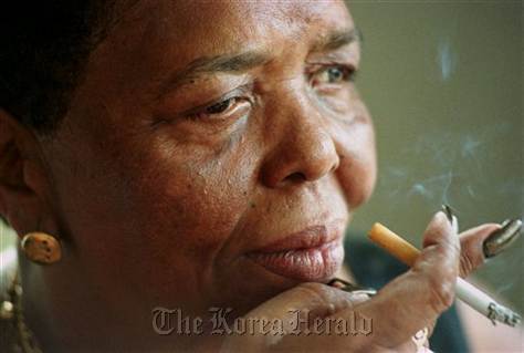 Singer Cesaria Evora.   AP-Yonhap News
Singer Cesaria Evora.   AP-Yonhap News