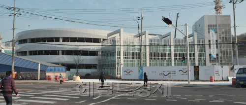 20일 오픈 예정인 천왕역 광역환승센터.<br />정희조 기자/checho@heraldm.com 111219\r\n20일 오픈 예정인 천왕역 광역환승센터.\n정희조 기자/checho@heraldm.com 111219