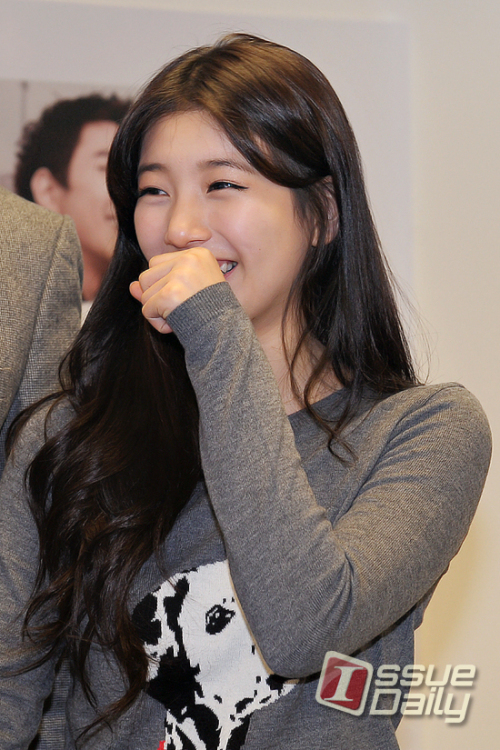 수지(배수지), 가수(미쓰에이)/  미쓰에이 수지, 우는사람도 웃게 만들 미소~