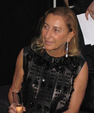 미우치아 프라다(Miuccia Prada / Miuccia Prada Bianchi),프라다 (수석 디자이너)(이탈리아)/미술계 파워 패트론에 선정된 미우치아 프라다 / 스타작가 뜨기前 알아보는 프라다,미술계 파워인사에
