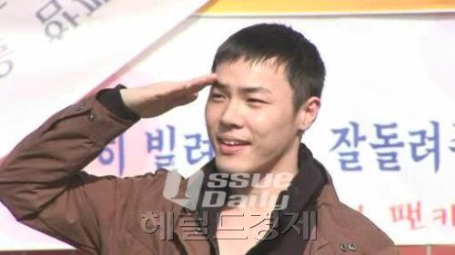 휘성(최휘성), 가수/ ‘軍 조교발탁’ 휘성 “힘든 훈련 잘 버티고 있다”