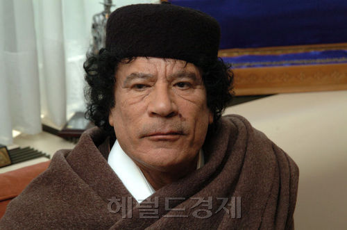 무아마르 카다피(Muammar Gaddafi), 정치인(1942년 6월 7일 (리비아) - 2011년 10월 20일)/카다피 사망 두달 후…김정일 사망 ‘독재자 몰락의 2011년’ 대미 장식