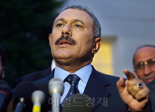 Zine El Abidine Ben Ali), 전 튀니지 대통령(튀니지)/카다피 사망 두달 후…김정일 사망 ‘독재자 몰락의 2011년’ 대미 장식