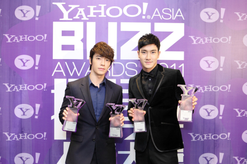 슈퍼주니어(Super Junior), 가수(이특, 희철, 예성, 신동, 성민, 은혁, 동해, 시원, 려욱, 규현)/4관왕을 수상한 슈퍼주니어 / 슈퍼주니어, ‘2011 야후! 아시아 버즈 어워드’ 4관왕!