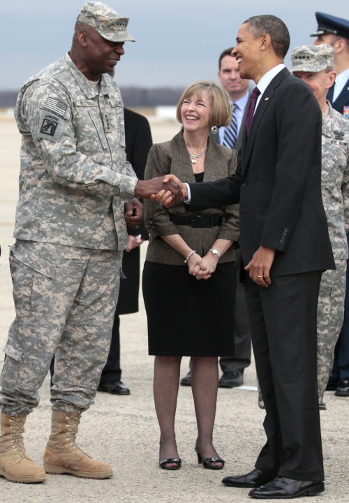 <YONHAP PHOTO-0395> President Barack Obama greets Gen. Lloyd J. Austin III, as Deanie Dempsey looks on at center, during a ceremony at Andrews Air Force Base, Md., Tuesday, Dec. 20, 2011, marking the return of the United States Forces-Iraq Colors and the end of the war in Iraq. (AP Photo/Carolyn Kaster)/2011-12-21 06:00:11/ <저작권자 ⓒ 1980-2011 ㈜연합뉴스. 무단 전재 재배포 금지.>\r\n<YONHAP PHOTO-0395> President Barack Obama greets Gen. Lloyd J. Austin III, as Deanie Dempsey looks on at center, during a ceremony at Andrews Air Force Base, Md., Tuesday, Dec. 20, 2011, marking the return of the United States Forces-Iraq Colors and the end of the war in Iraq. (AP Photo/Carolyn Kaster)/2011-12-21 06:00:11/ <저작권자 ⓒ 1980-2011 ㈜연합뉴스. 무단 전재 재배포 금지.>