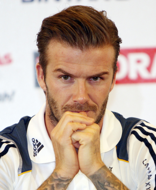 <YONHAP PHOTO-1882> Los Angeles Galaxy midfielder David Beckham ponders during a press conference in Jakarta, Monday, Nov. 28, 2011. The Galaxy is schedule to play against the Indonesian national team as part of their Asia Pacific Tour on Wednesday Nov. 30. (AP Photo/Achmad Ibrahim)/2011-11-28 21:58:11/ <저작권자 ⓒ 1980-2011 ㈜연합뉴스. 무단 전재 재배포 금지.>
David Beckham