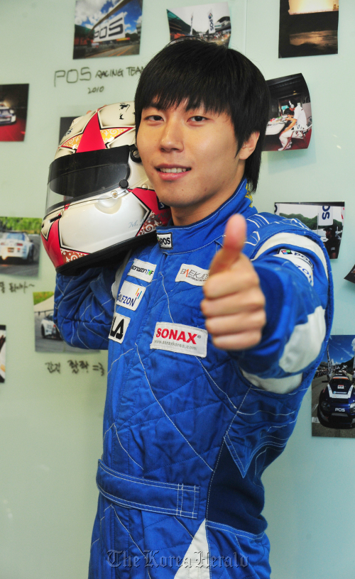 강민재 카레이서 인터뷰. 박현구 기자phko@heraldm.com 2011.12.20
Driver Kang Min-jae  Park Hyun-koo/The Korea Herald