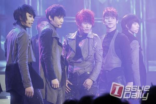 마이네임(MY NAME), 가수(세용, 인수, 준Q, 채진, 건우)/[핫데뷔일기]마이네임 건우② “리더 말 잘 따라주는 동생들에게 고마워요”