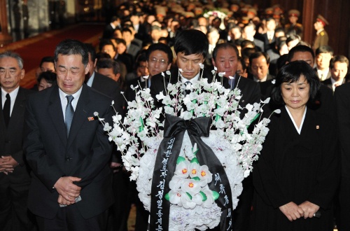 김정일 사망/ Son of late North Korean leader leads mourning