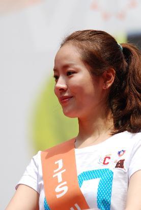 한지민, 탤런트,영화배우/ 한지민, 굶주리는 아이들 위해 명동에 나선다