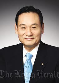 이팔성, 우리금융지주 (대표이사 회장)/Woori Financial auctioning likely to resume soon
