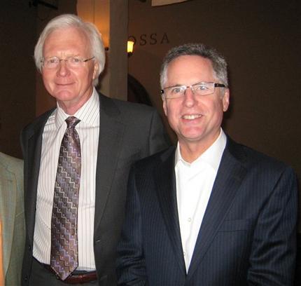 John Shoemaker (left) poses with Dr. Peter Carroll in Los Gatos
Mountain View, California in September 2010. (AP-Yonhap News)