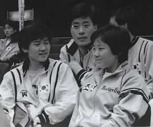 현정화(왼쪽)와 리분희의 남북 탁구 국가대표 시절 모습.  [헤럴드경제DB］