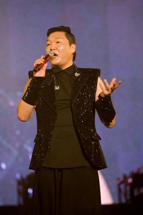 싸이(박재상), 가수,음악PD/ 싸이-김장훈, 광란의 무대-여장은 옵션 ‘오감만족’