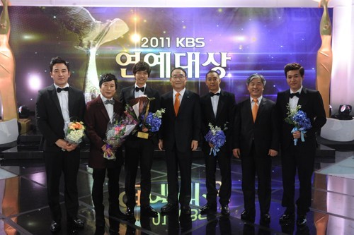 2011 KBS 연예대상/ ‘논란의 연예대상’, 후보에도 없는 ‘1박2일’이 대상을?