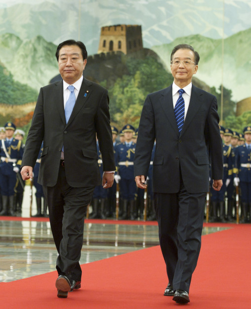 <YONHAP PHOTO-0750> (111225) -- BEIJING, Dec. 25, 2011 (Xinhua) -- Chinese Premier Wen Jiabao (R) holds a welcoming ceremony for visiting Japanese Prime Minister Yoshihiko Noda at the Great Hall of the People in Beijing, capital of China, Dec. 25, 2011. (Xinhua/Huang Jingwen) (lmm)/2011-12-25 20:05:57/ <저작권자 ⓒ 1980-2011 ㈜연합뉴스. 무단 전재 재배포 금지.>\r\n<YONHAP PHOTO-0750> (111225) -- BEIJING, Dec. 25, 2011 (Xinhua) -- Chinese Premier Wen Jiabao (R) holds a welcoming ceremony for visiting Japanese Prime Minister Yoshihiko Noda at the Great Hall of the People in Beijing, capital of China, Dec. 25, 2011. (Xinhua/Huang Jingwen) (lmm)/2011-12-25 20:05:57/ <저작권자 ⓒ 1980-2011 ㈜연합뉴스. 무단 전재 재배포 금지.>