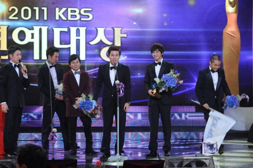 2011 kbs 연예대상/<서병기 선임기자>방송사 연말시상식, 사람을 잃지 말아야